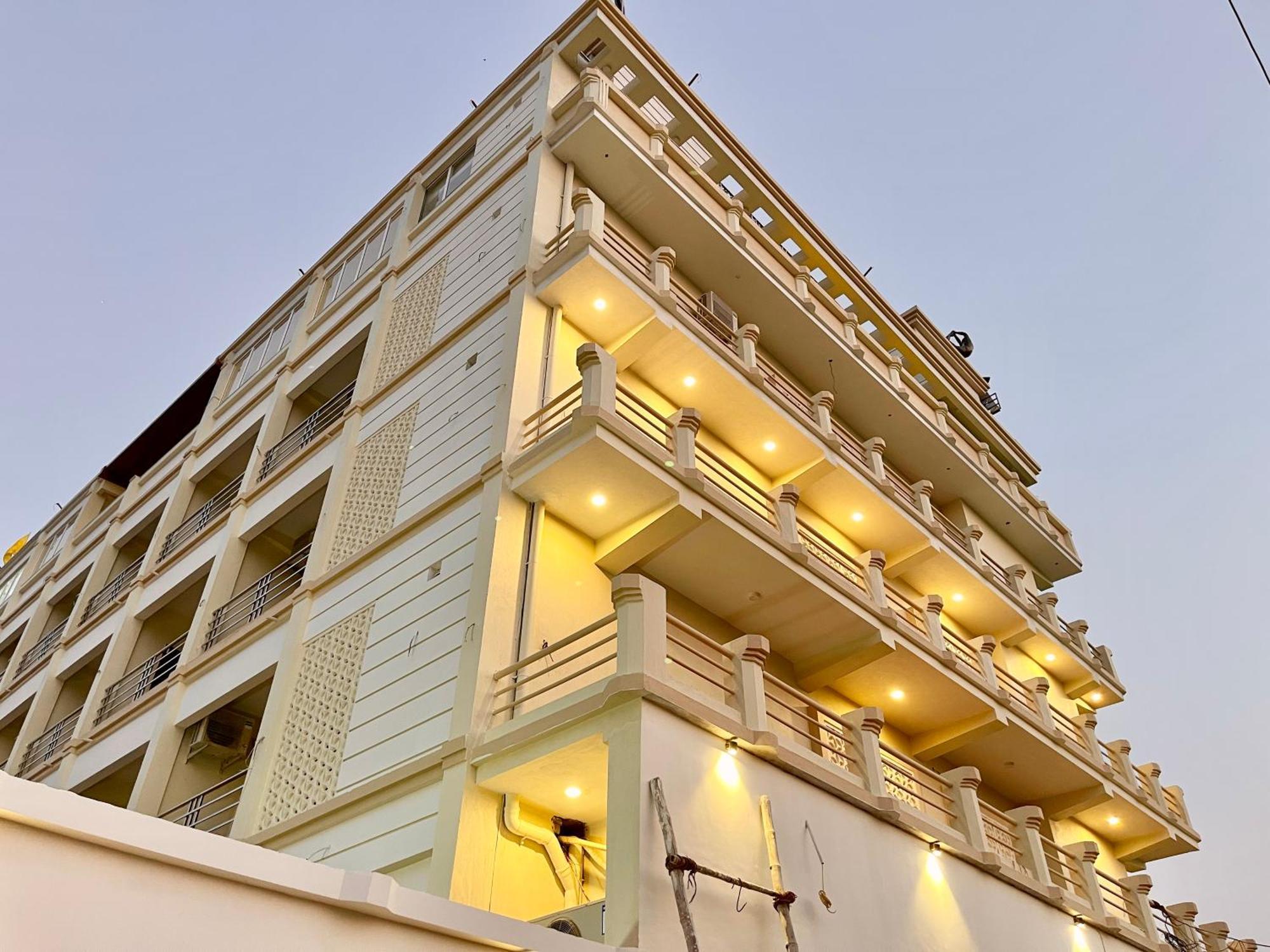 Hotel A One ! Puri, Breakfast Included- Swimming-Pool, Near Sea-Beach-And-Temple, Fully-Air-Conditioned-Hotel With-Lift-And-Parking-Facility - 1 Exterior foto