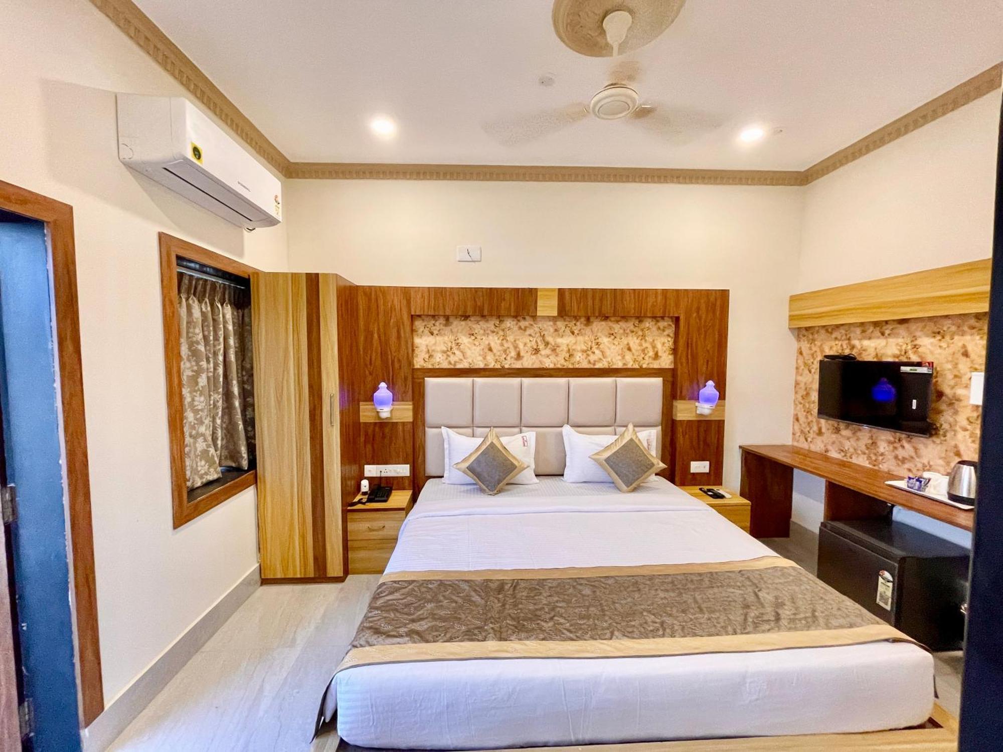 Hotel A One ! Puri, Breakfast Included- Swimming-Pool, Near Sea-Beach-And-Temple, Fully-Air-Conditioned-Hotel With-Lift-And-Parking-Facility - 1 Exterior foto