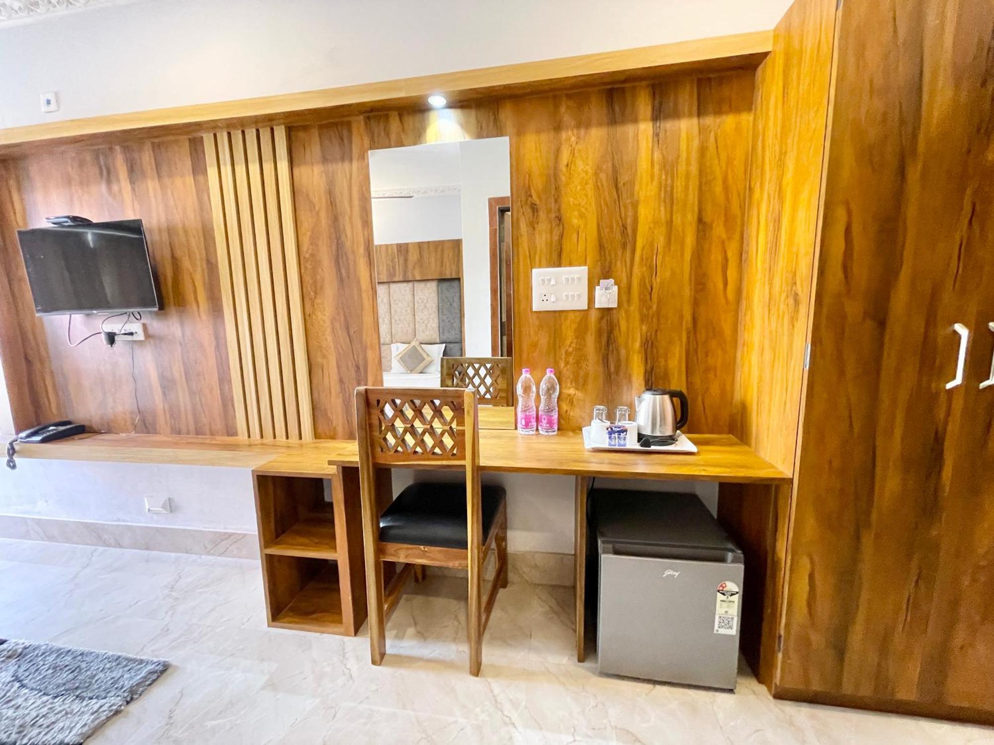 Hotel A One ! Puri, Breakfast Included- Swimming-Pool, Near Sea-Beach-And-Temple, Fully-Air-Conditioned-Hotel With-Lift-And-Parking-Facility - 1 Exterior foto